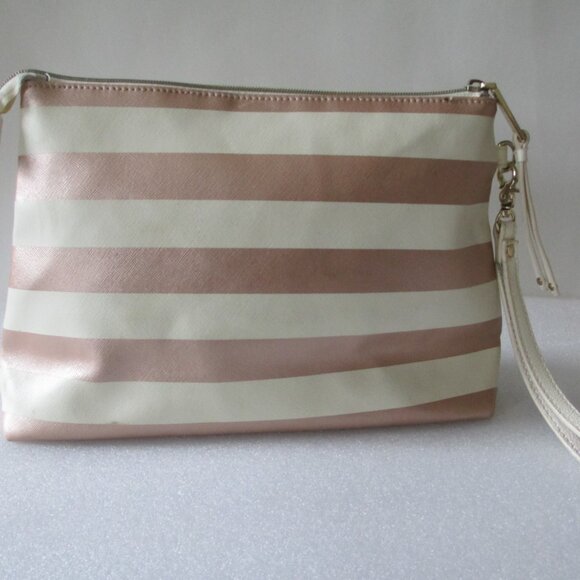 BETSY JOHNSON TRAVEL BAG - Picture 6 of 16